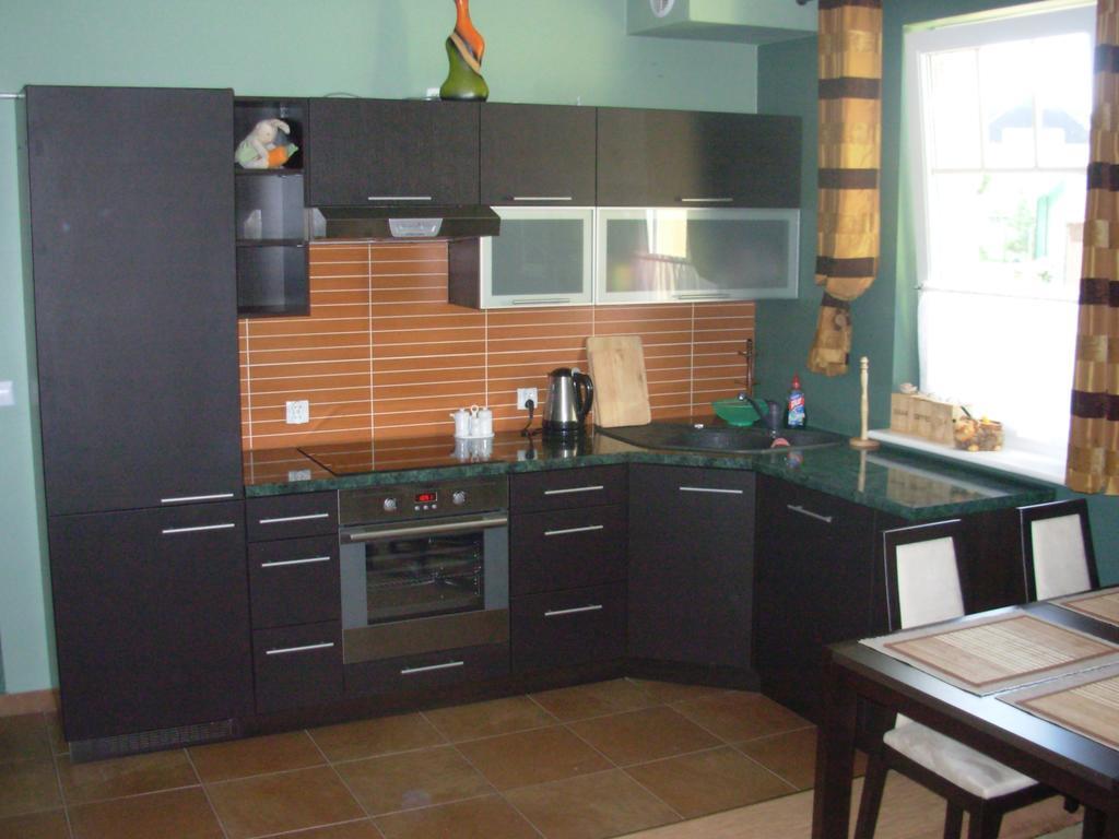 Apartment With Terrace เรวัล ภายนอก รูปภาพ